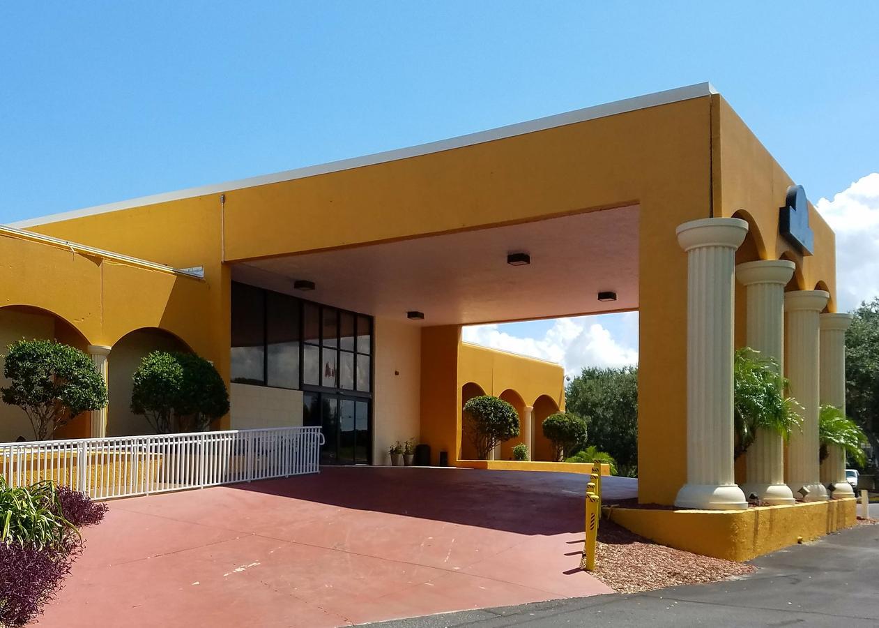 Days Inn & Suites By Wyndham Clermont Exterior photo