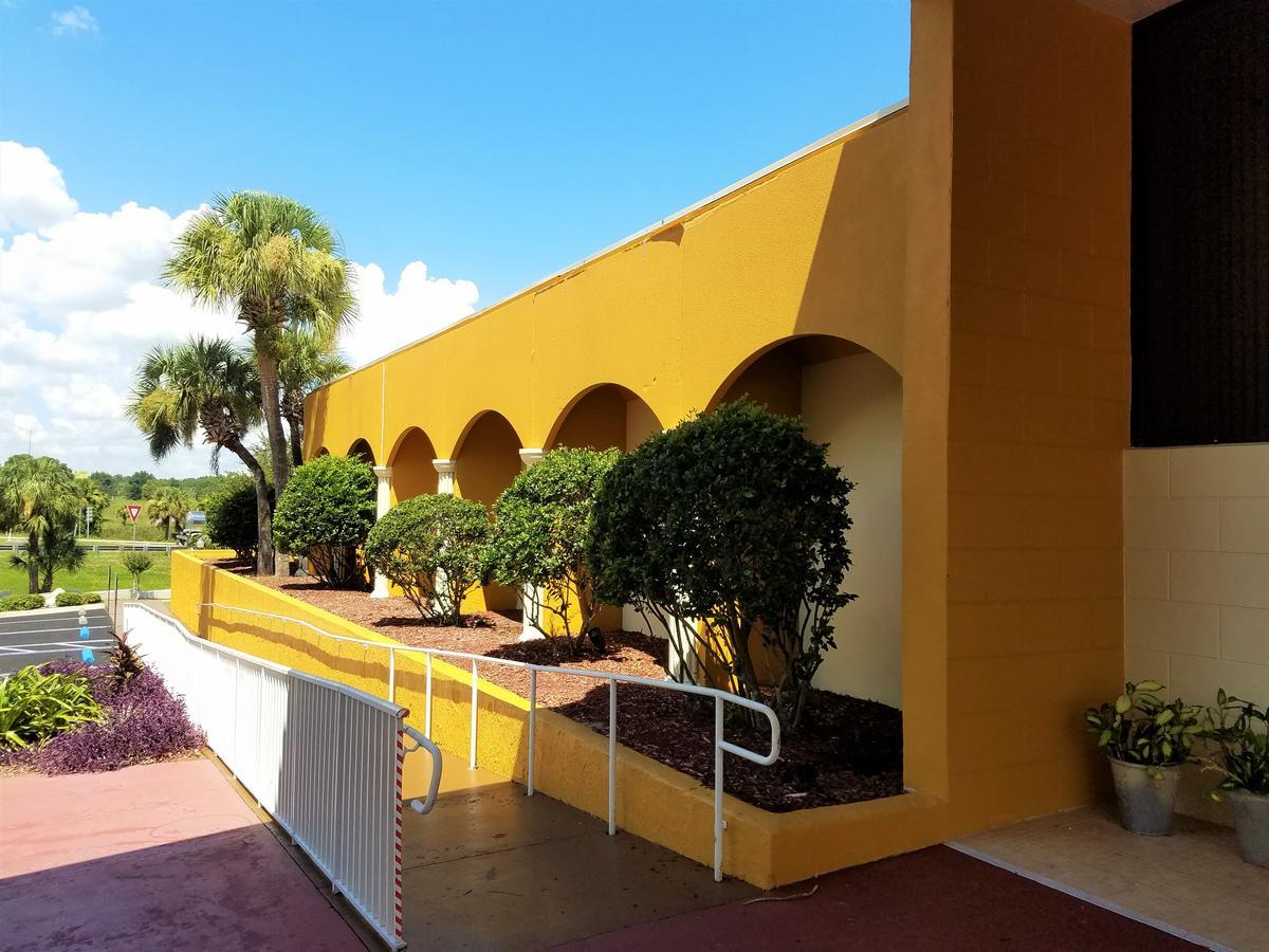 Days Inn & Suites By Wyndham Clermont Exterior photo