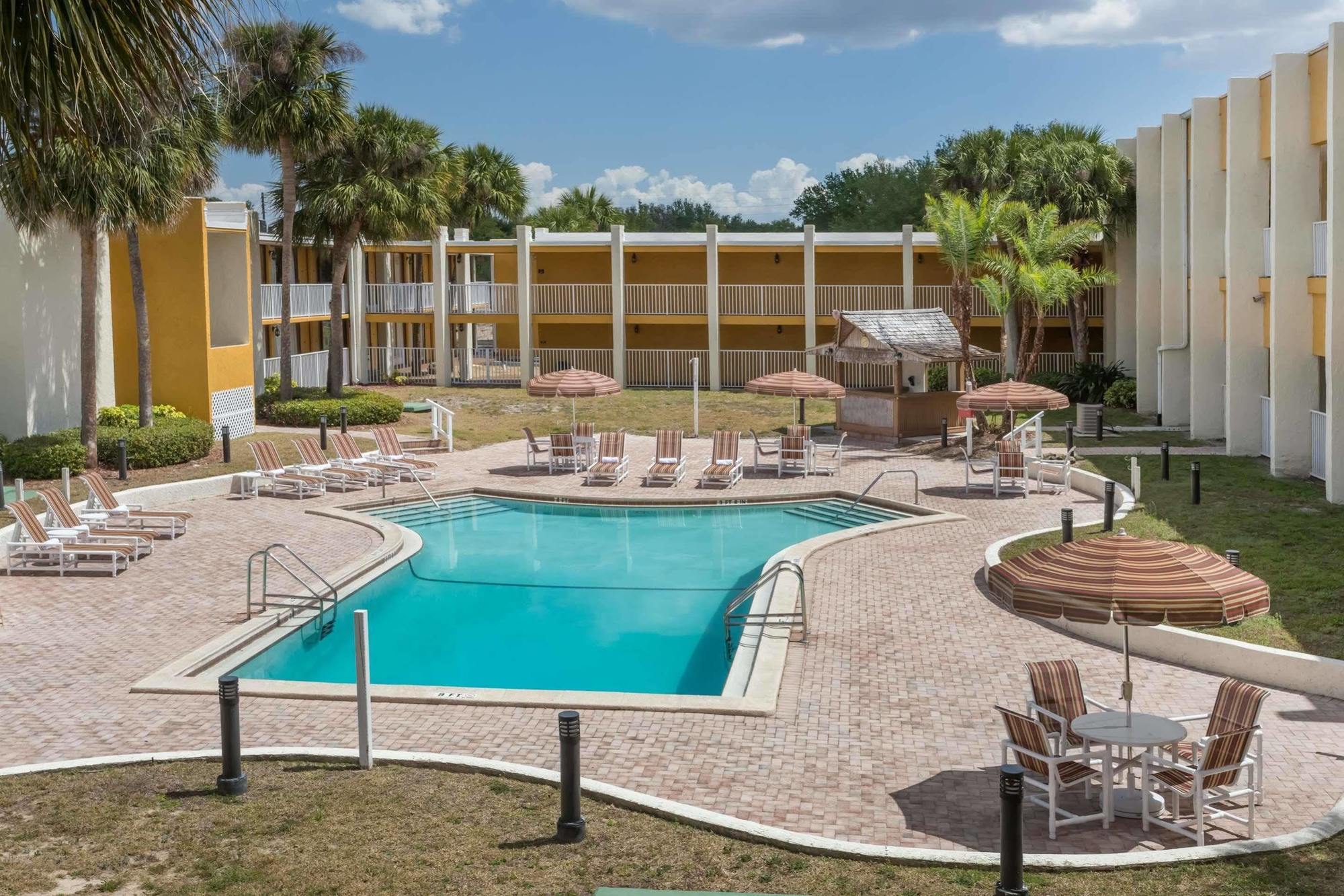 Days Inn & Suites By Wyndham Clermont Exterior photo