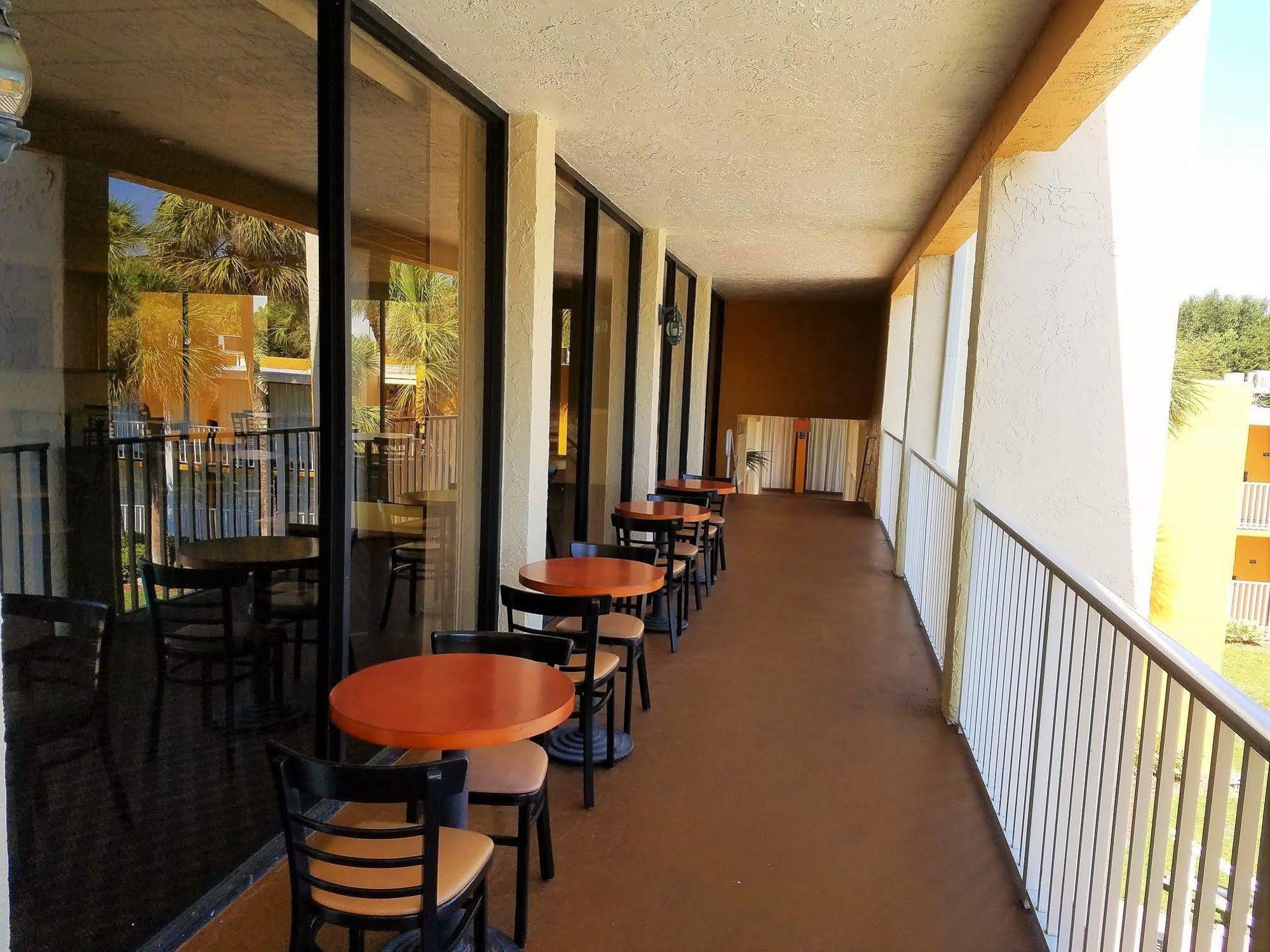 Days Inn & Suites By Wyndham Clermont Exterior photo